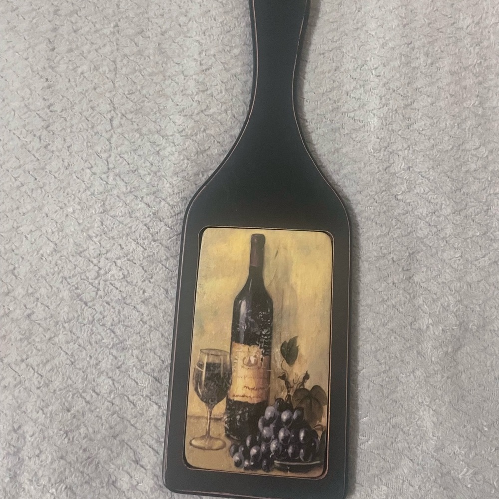 Wooden wine and grape decor paddle